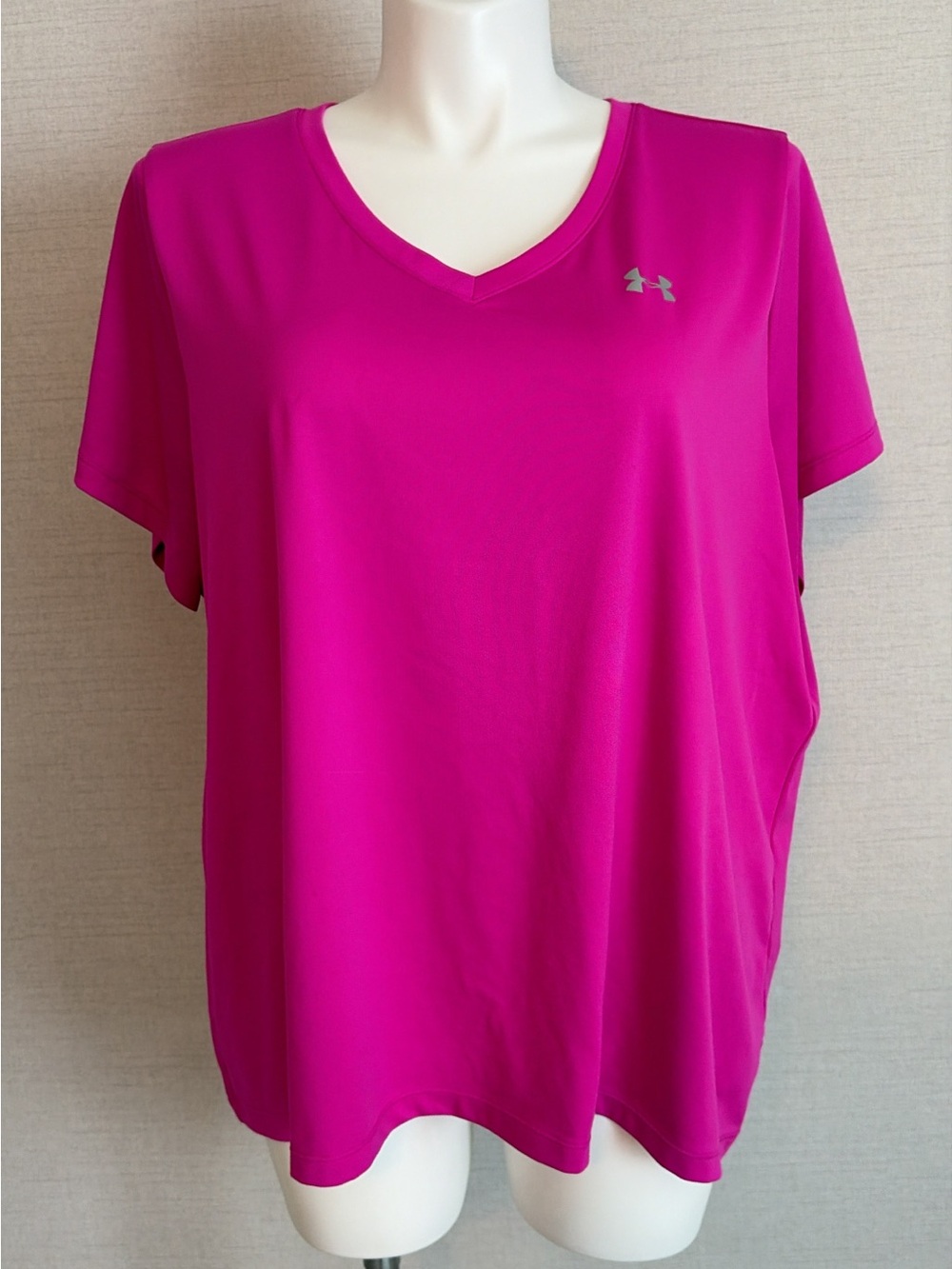 Women’s 3XL Under Armour Loose Fit V-Neck Athletic T-Shirt